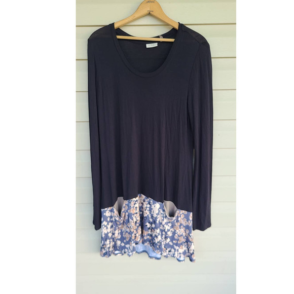 LOGO‎ by Lori Goldstein Printed Hem Top w/ Faux Suede Lined Pockets - Picture 1 of 7
